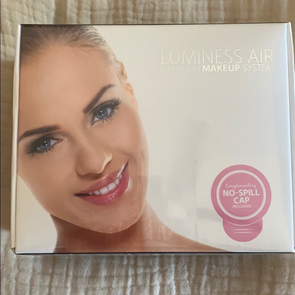 Lumpiness Air. Airbrush makeup system